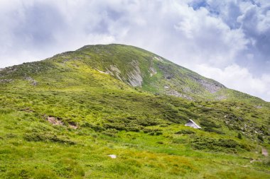 Karadağ dağ silsilesi içinde Karpatlar yaz Panoraması