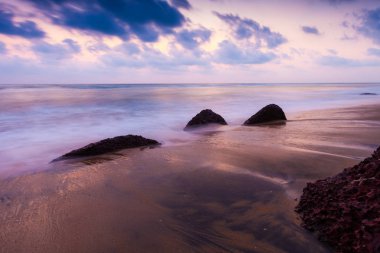 Gün batımında Hint Okyanusu. Varkala. Kerala. Hindistan