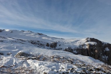 güzel karlı Highlands Kırım'doğal görünümü 