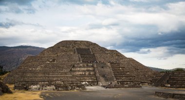 Teotihucan antik aztek piramitleri