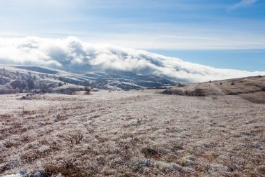 Güzel kış Kırım dağları görünümü