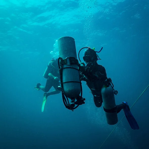 Scubadiver Uma Configuração Sidemount Equipamento — Fotografia de Stock