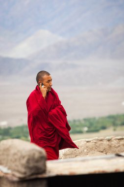 Leh, Hindistan-Eylül 4: Budist rahip 4, 2011 Leh, Hindistan. Yakındaki oteller: city Lech manastırdaki Budist rahip. Ladakh il.