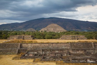 Teotihucan antik aztek piramitleri