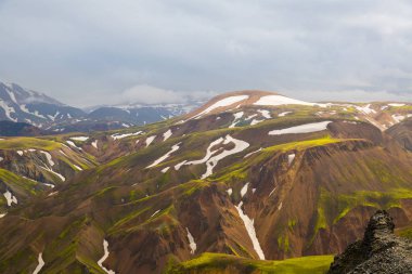Güzel dağ Panorama Milli Parkı Landmannalaugavegur, İzlanda. 