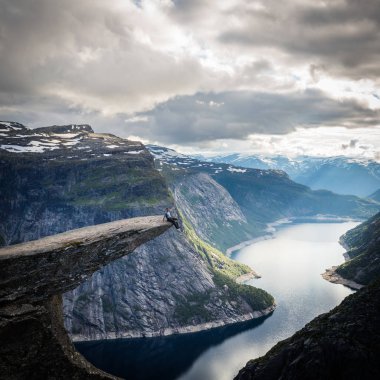 Norveç'te inanılmaz kanyon manzarası