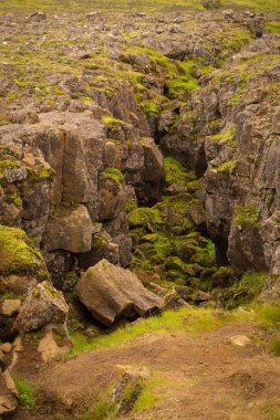 Güzel dağ manzarası Reykjanesfolkvangur, İzlanda.