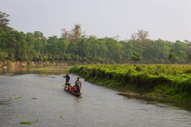 Chitwan, Nepal-Mart 27: Tekne safari 27, 2015 yılında Chitwan, Nepal. Safari Chitwan Milli Parkı., Hindistan-