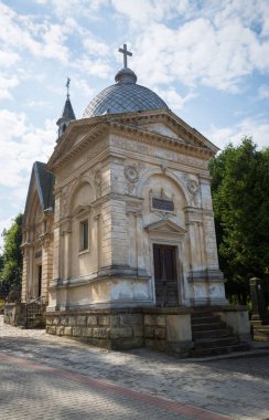 Eski mezarlık mezarda yeraltı girişine