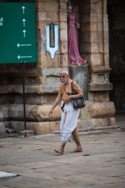 Trichy, Hindistan-Şubat 14: Hint yaşlı adam 14, 2013 Trichy, Hindistan. Yaşlı adam Hint Tapınağı