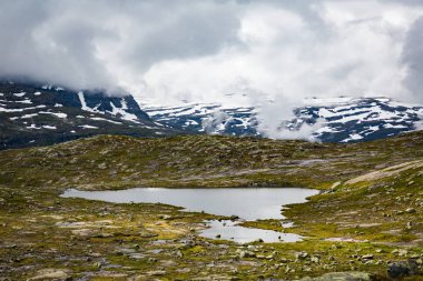 Trolltunga için yolda Norveç dağların güzel manzara