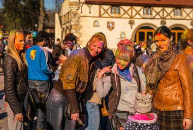 Kharkiv, Ukrayna-Mart 22: Bayram kutlamaları 22 Mart 2014 Kharkiv, Ukrayna. Renkler ve bahar Holi Gorki Park Hint Festivali kutlama