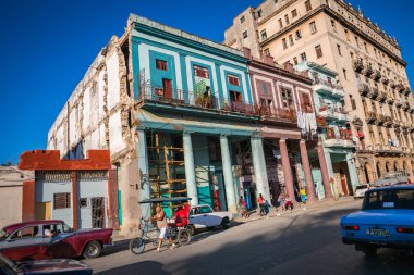 Habana, Cuba-Ocak 12: Şehir sokak üzerinde 12 Ocak 2018 yılında Havana, Küba. Habana sokak görünümü