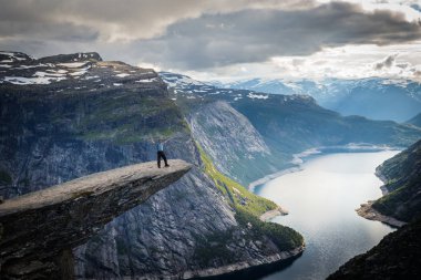 Norveç'te inanılmaz kanyon manzarası