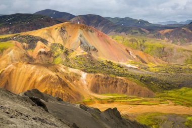 Güzel dağ Panorama Milli Parkı Landmannalaugavegur, İzlanda. 