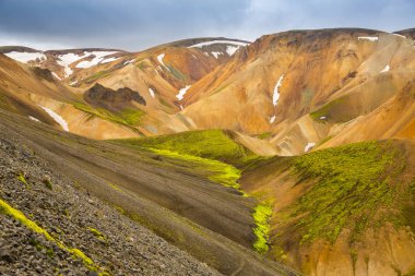 Güzel dağ Panorama Milli Parkı Landmannalaugavegur, İzlanda. 