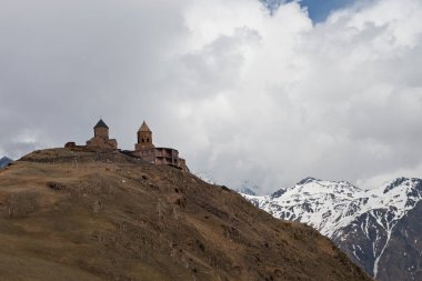 Bahar Gergeti Trinity Kilisesi
