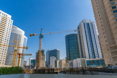 Dubai, Birleşik Arap Emirlikleri-Ocak 15: Şehir sokaklarını 15 Ocak 2014 Dubai, Birleşik Arap Emirlikleri. Şehir sokaklarını gün ışığı.