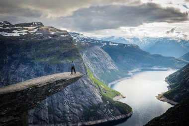 Norveç'te inanılmaz kanyon manzarası