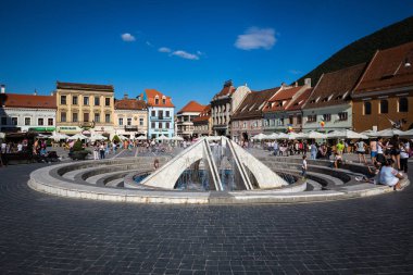Romanya'nın küçük kasabalarını gündüz gezerken, bina ve mimariye bakış, Romanya 