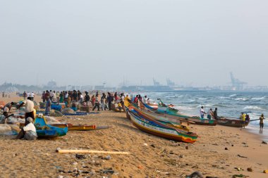 Chennai, Hindistan-Şubat 10: Balıkçılar beach Marina Beach üzerinde 10 Şubat 2013, Chennai-Hindistan üzerinde. Sahile yakın Fort St. George Kuzey Besant Nagar 13 km. güneyde çalışır.