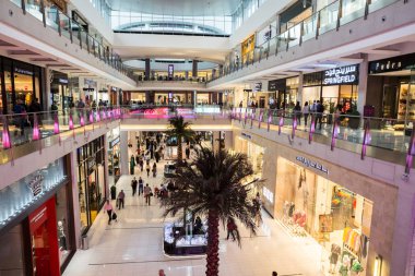 Birleşik Arap Emirlikleri'nin başkenti Abu Dabi üzerinden seyahat 