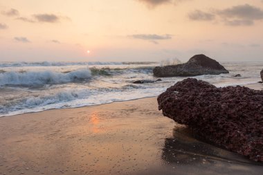 Gün batımında Hint Okyanusu. Varkala. Kerala. Hindistan