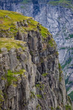 Trolltunga için yolda Norveç dağların güzel manzara