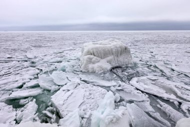 Kırım kıyısında soğuk haftasonu