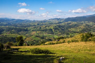 Karadağ dağ silsilesi içinde Karpatlar yaz Panoraması