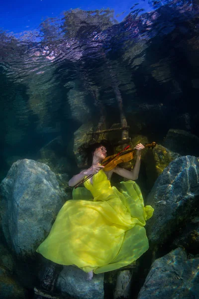 Onderwater Schot Vrouwen Boven Zeebodem — Stockfoto