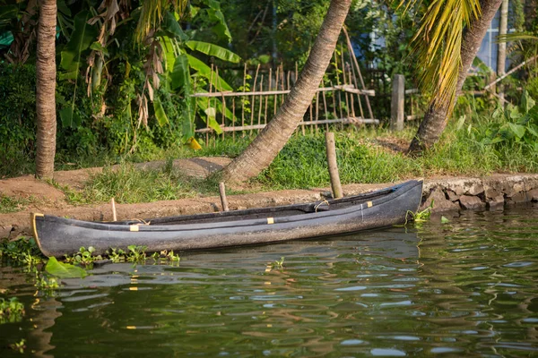 Förtöjda Båt Kanalsystemet Den Indiska Delstaten Kerala — Stockfoto