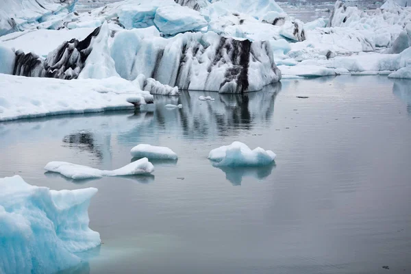 冰岛冰川泻湖中的冰山 — 图库照片