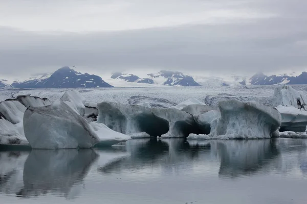 冰岛冰川泻湖中的冰山 — 图库照片
