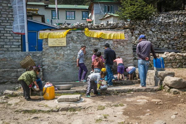 Sagarmatha Nepal April Himalaya Personer 2016 Sagarmatha Nepal Människor Väg — Stockfoto