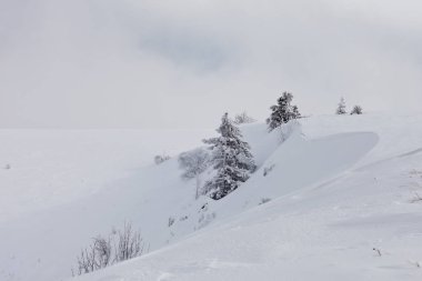 güzel karlı Highlands Kırım'doğal görünümü 