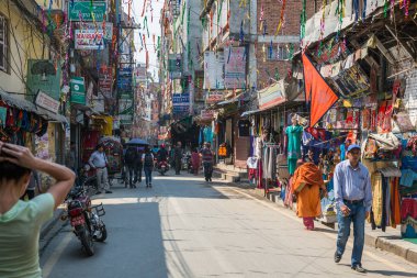 Katmandu, Nepal-Nisan 25: Street Katmandu 25, Katmandu, Nepal 2016. Napal başkenti sokak görünümü