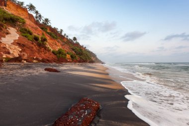 Gün batımında Hint Okyanusu. Varkala. Kerala. Hindistan