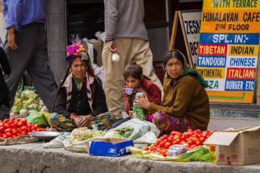 Leh, Hindistan-Eylül 4: Ladakh insanlar 4, 2011 Leh, Hindistan. Hint insanlar Leh sokakta. Ladakh il.