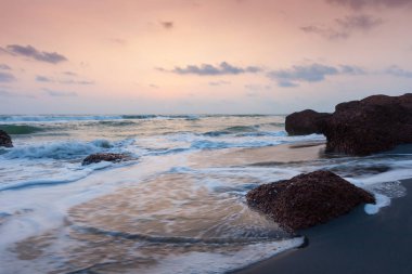 Gün batımında Hint Okyanusu. Varkala. Kerala. Hindistan
