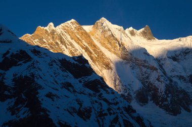 izleme Annapurna Merkez kampına Himalaya dağlarının güzel manzara