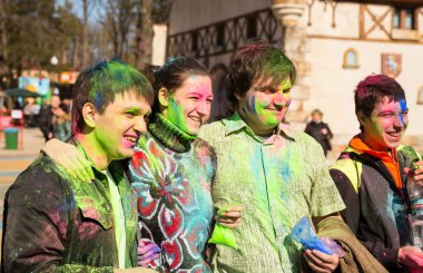 Kharkiv, Ukrayna-Mart 22: Bayram kutlamaları 22 Mart 2014 Kharkiv, Ukrayna. Renkler ve bahar Holi Gorki Park Hint Festivali kutlama