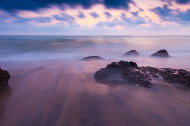 Gün batımında Hint Okyanusu. Varkala. Kerala. Hindistan