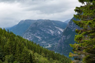 Güzel yaz peyzaj Folgefonna Milli Parkı, Norveç