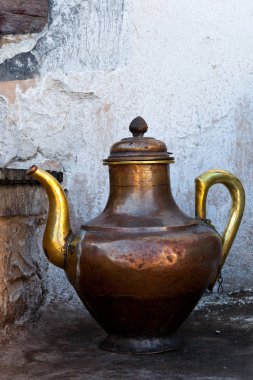 Hint tapınağın antika bakır Hint çaydanlık