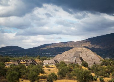 Teotihucan antik aztek piramitleri