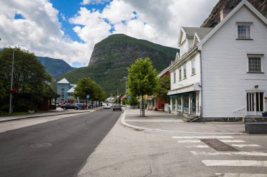 Sogndal, Norveç-Temmuz 13: Ahşap ev 13 Temmuz 2016 Sogndal, Norveç'te. Norveç evleri.