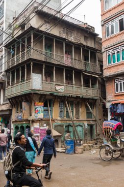 Katmandu, Nepal-Mart 16: Katmandu, Nepal 16 Mart 2015 tarihinde Katmandu sokaklarında. Nepal başkenti sokak hayatı.