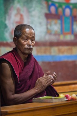Leh, Hindistan-Eylül 4: Budist rahip 4, 2011 Leh, Hindistan. Yakındaki oteller: city Lech manastırdaki Budist rahip. Ladakh il.