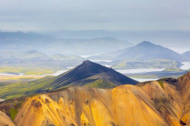 Güzel dağ Panorama Milli Parkı Landmannalaugavegur, İzlanda. 